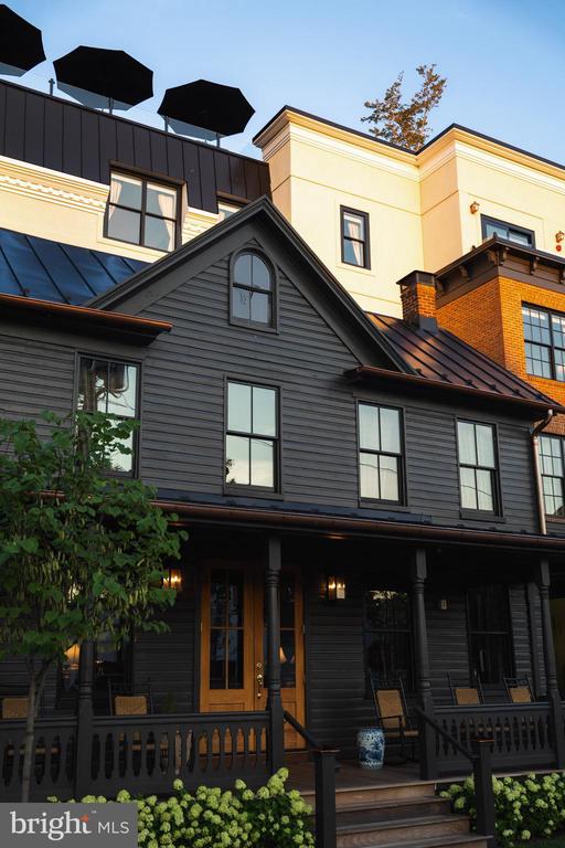 212 KING STREET S D