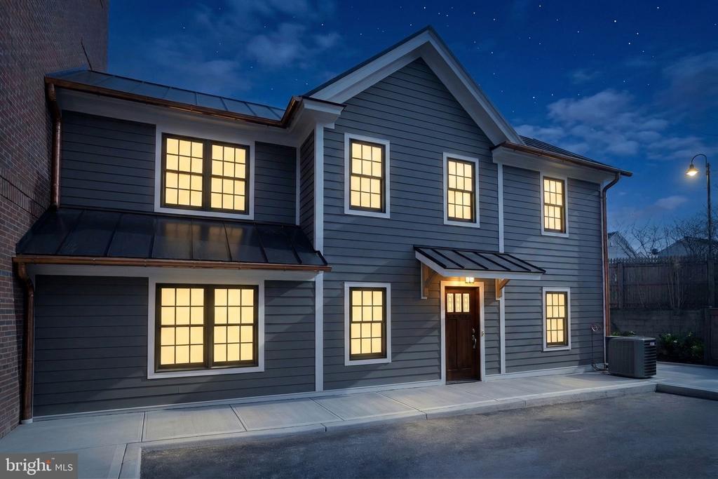 212 KING STREET S D
