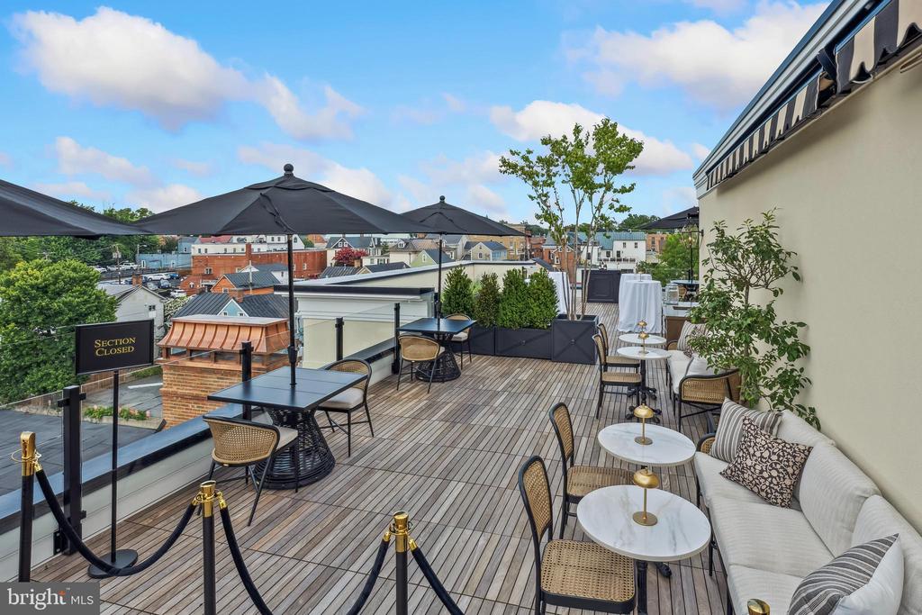 212 KING STREET S D