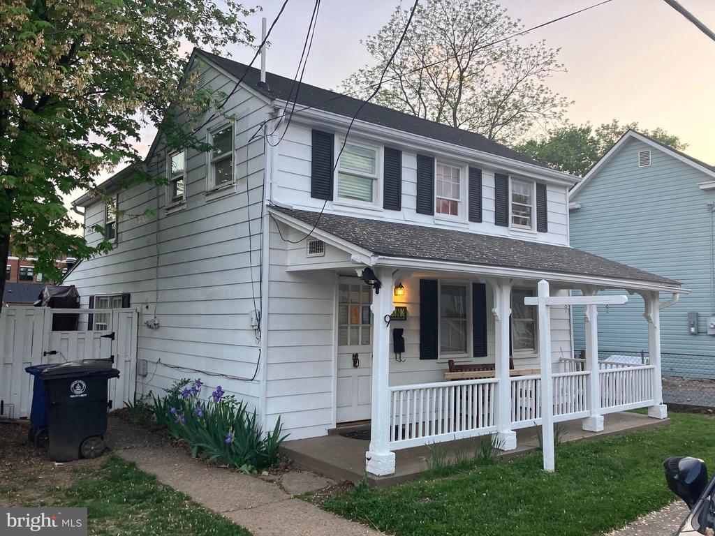 9 ROYAL STREET SE
