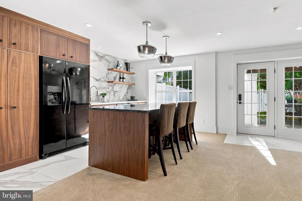 18441 LANIER ISLAND SQUARE