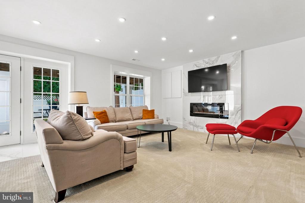 18441 LANIER ISLAND SQUARE