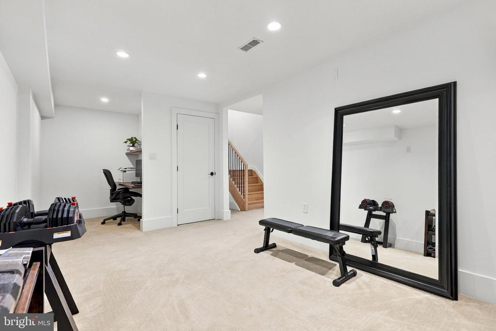 18441 LANIER ISLAND SQUARE