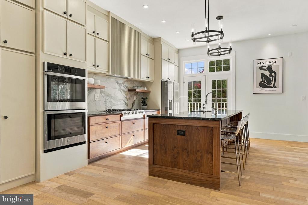 18441 LANIER ISLAND SQUARE