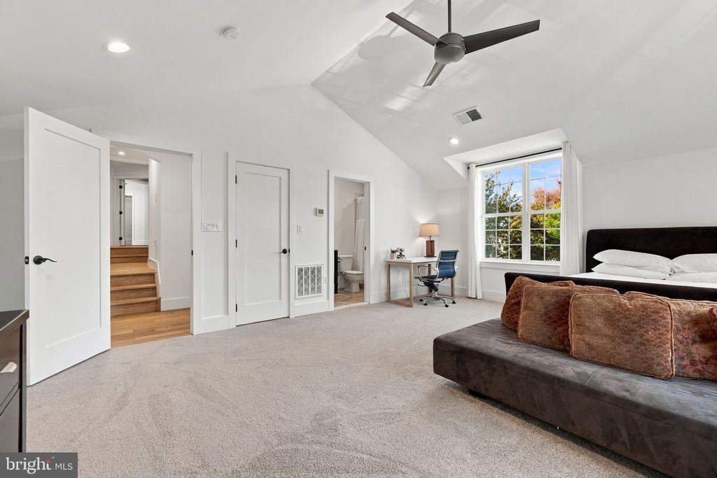 18441 LANIER ISLAND SQUARE
