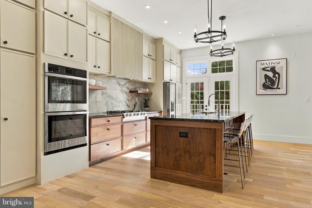 18441 LANIER ISLAND SQUARE