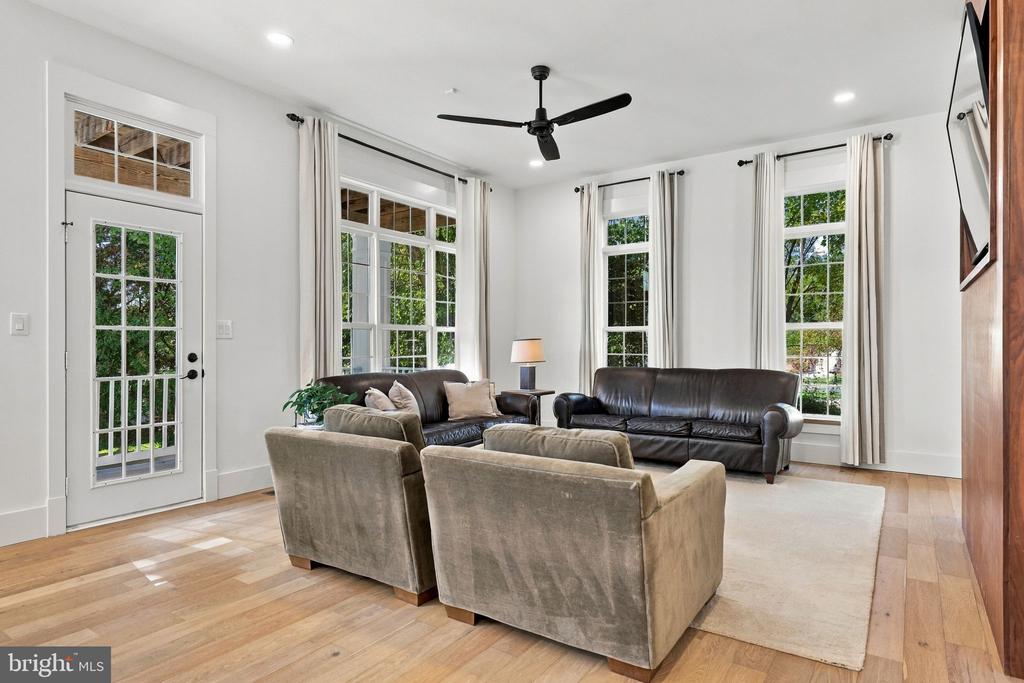 18441 LANIER ISLAND SQUARE