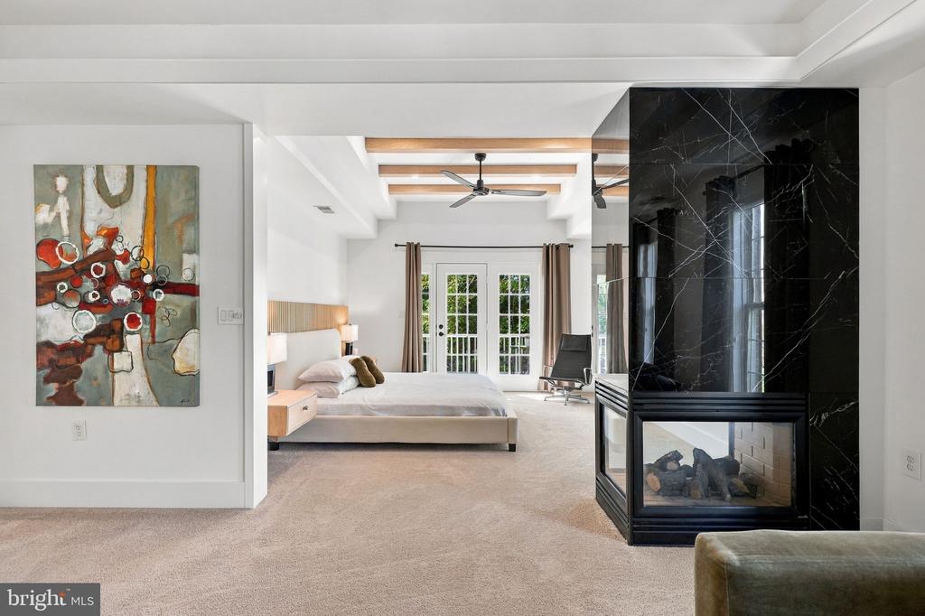 18441 LANIER ISLAND SQUARE