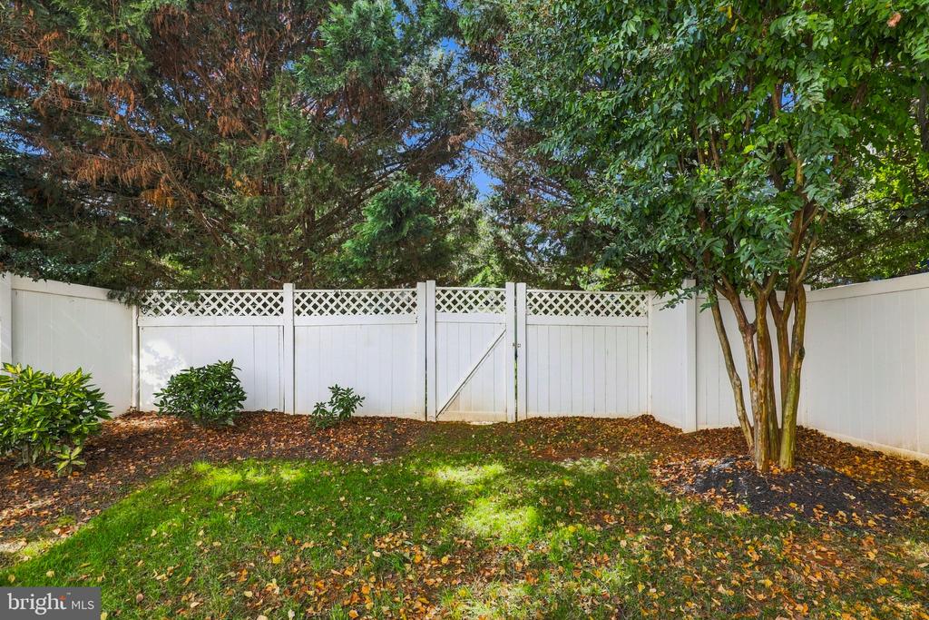 18441 LANIER ISLAND SQUARE