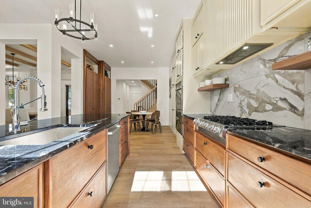 18441 LANIER ISLAND SQUARE
