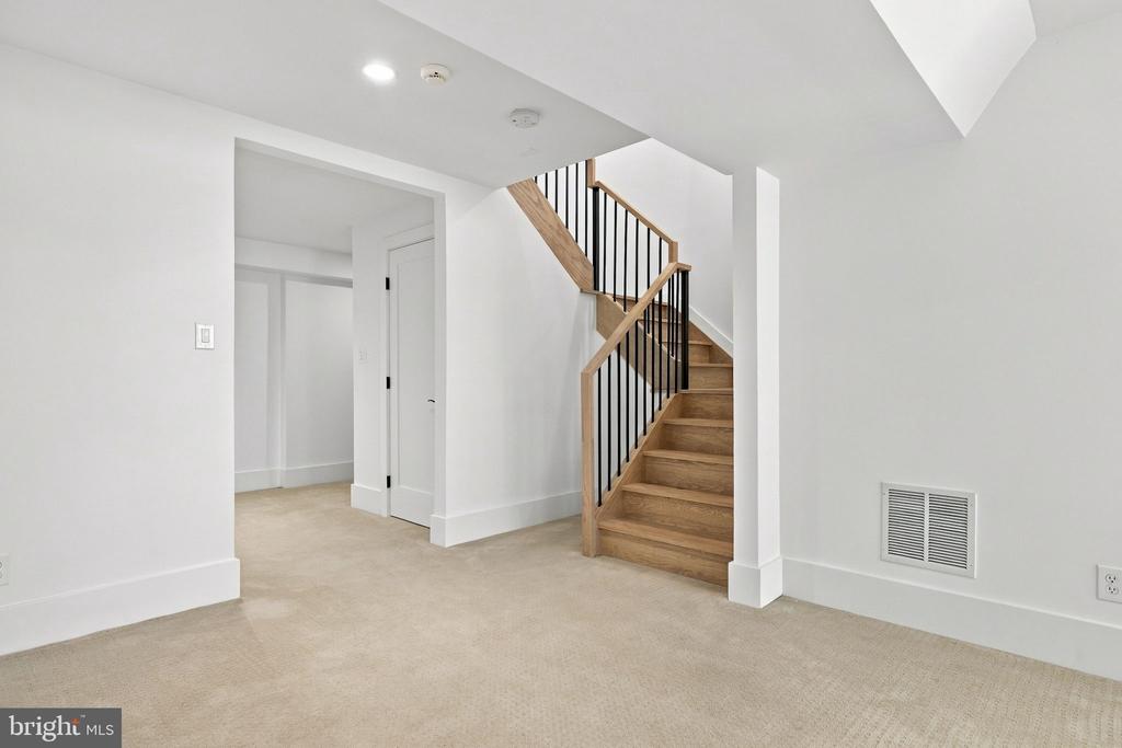 18441 LANIER ISLAND SQUARE