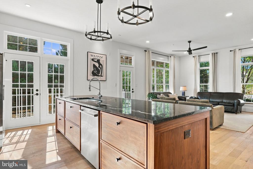 18441 LANIER ISLAND SQUARE