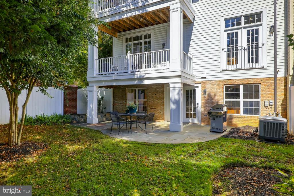 18441 LANIER ISLAND SQUARE