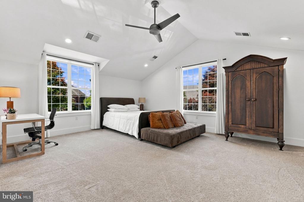 18441 LANIER ISLAND SQUARE