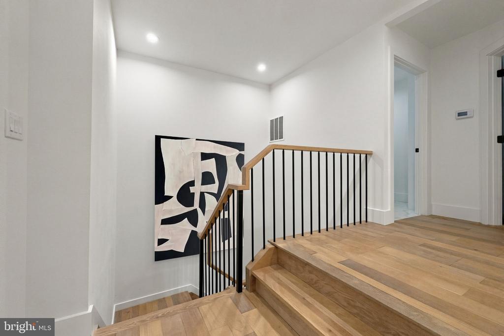 18441 LANIER ISLAND SQUARE