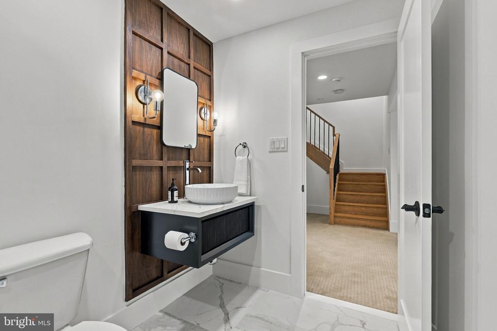 18441 LANIER ISLAND SQUARE