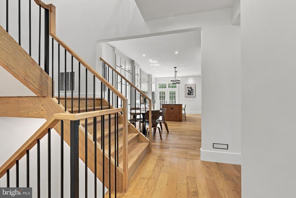 18441 LANIER ISLAND SQUARE