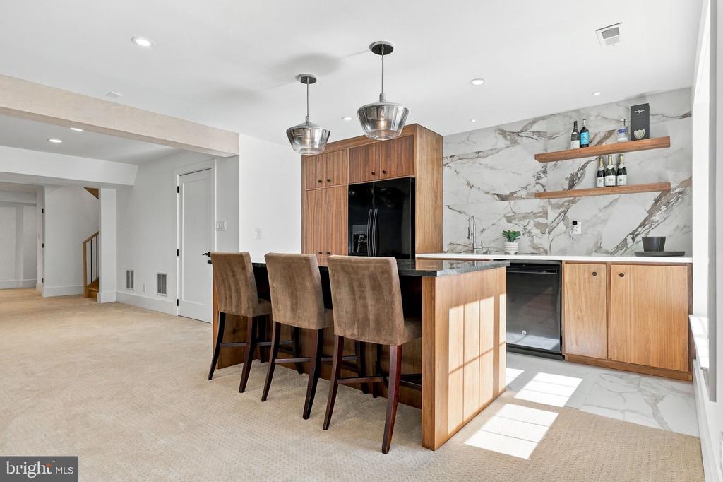 18441 LANIER ISLAND SQUARE