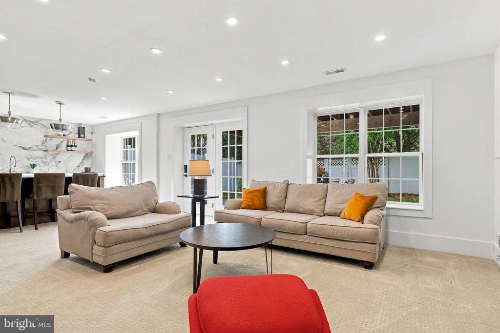 18441 LANIER ISLAND SQUARE