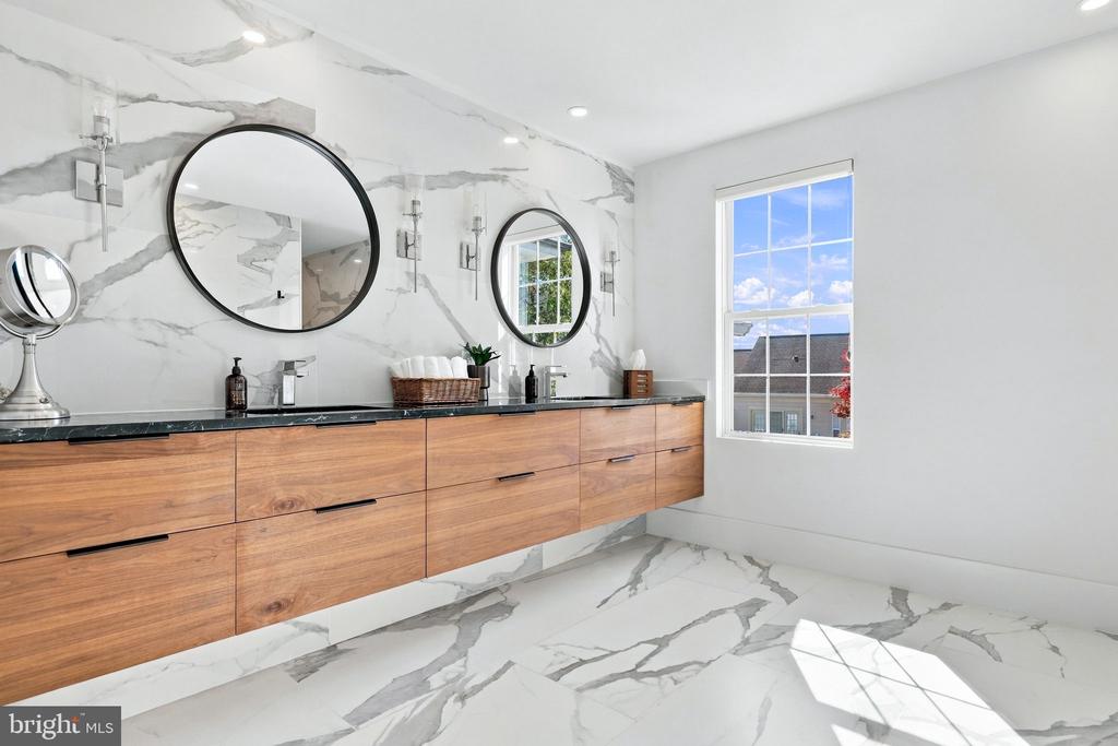 18441 LANIER ISLAND SQUARE