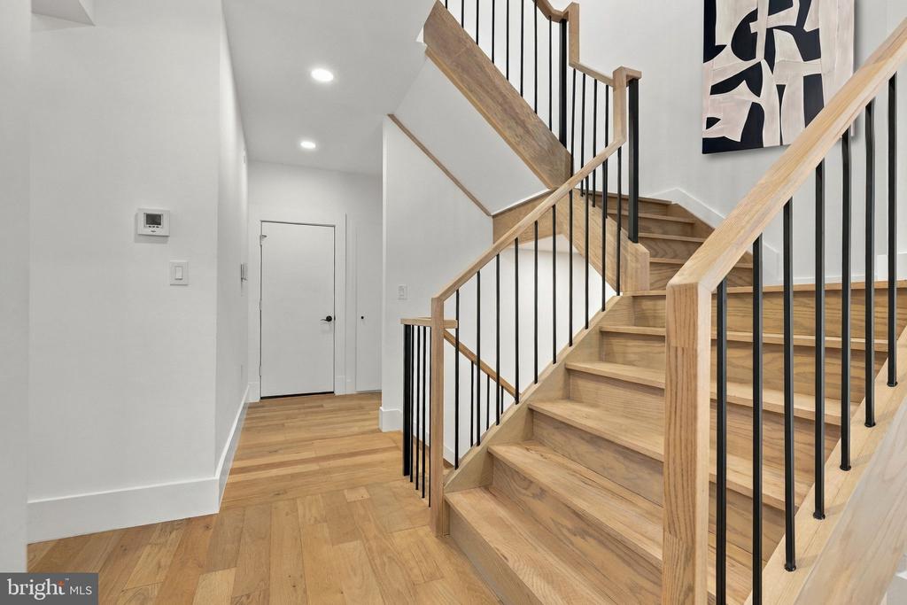 18441 LANIER ISLAND SQUARE