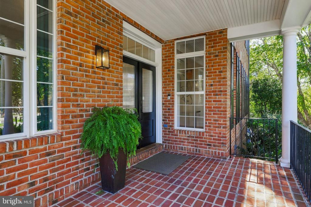 18441 LANIER ISLAND SQUARE