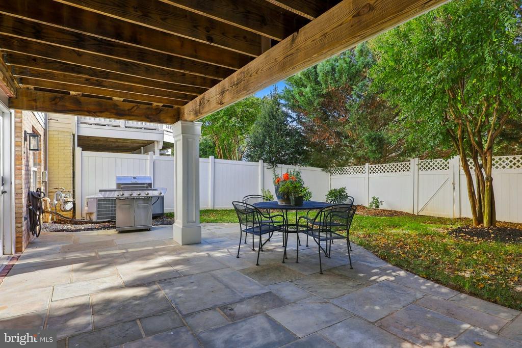 18441 LANIER ISLAND SQUARE