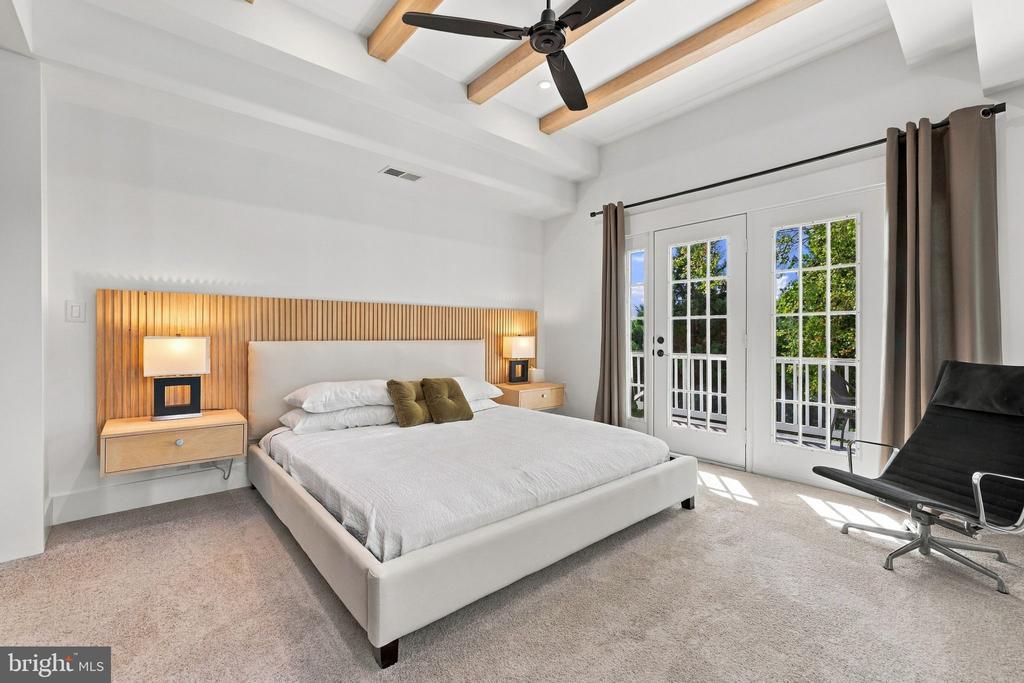 18441 LANIER ISLAND SQUARE