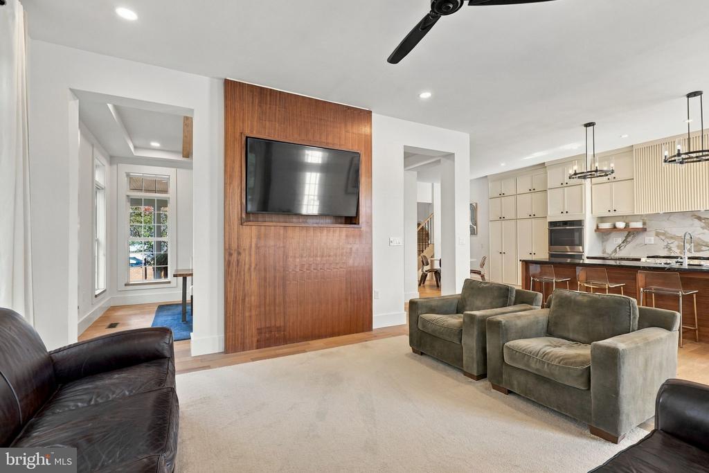 18441 LANIER ISLAND SQUARE
