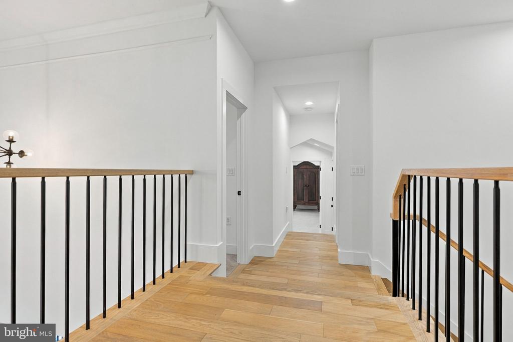 18441 LANIER ISLAND SQUARE