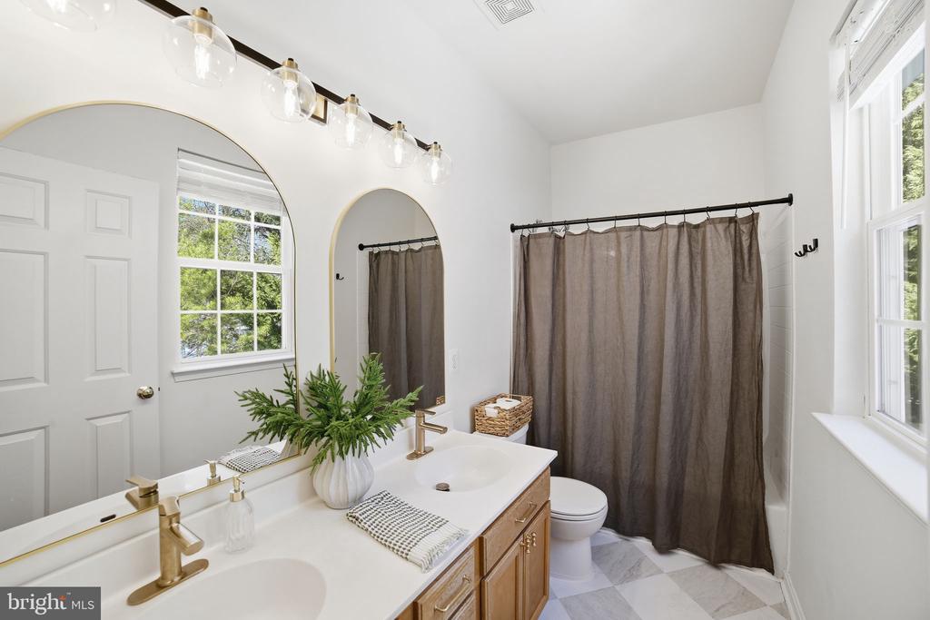 11103 SATURN COURT