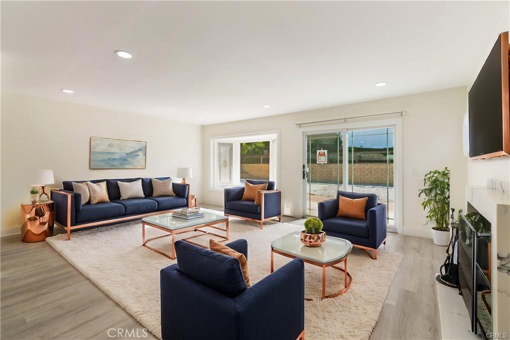 25045 Mackenzie