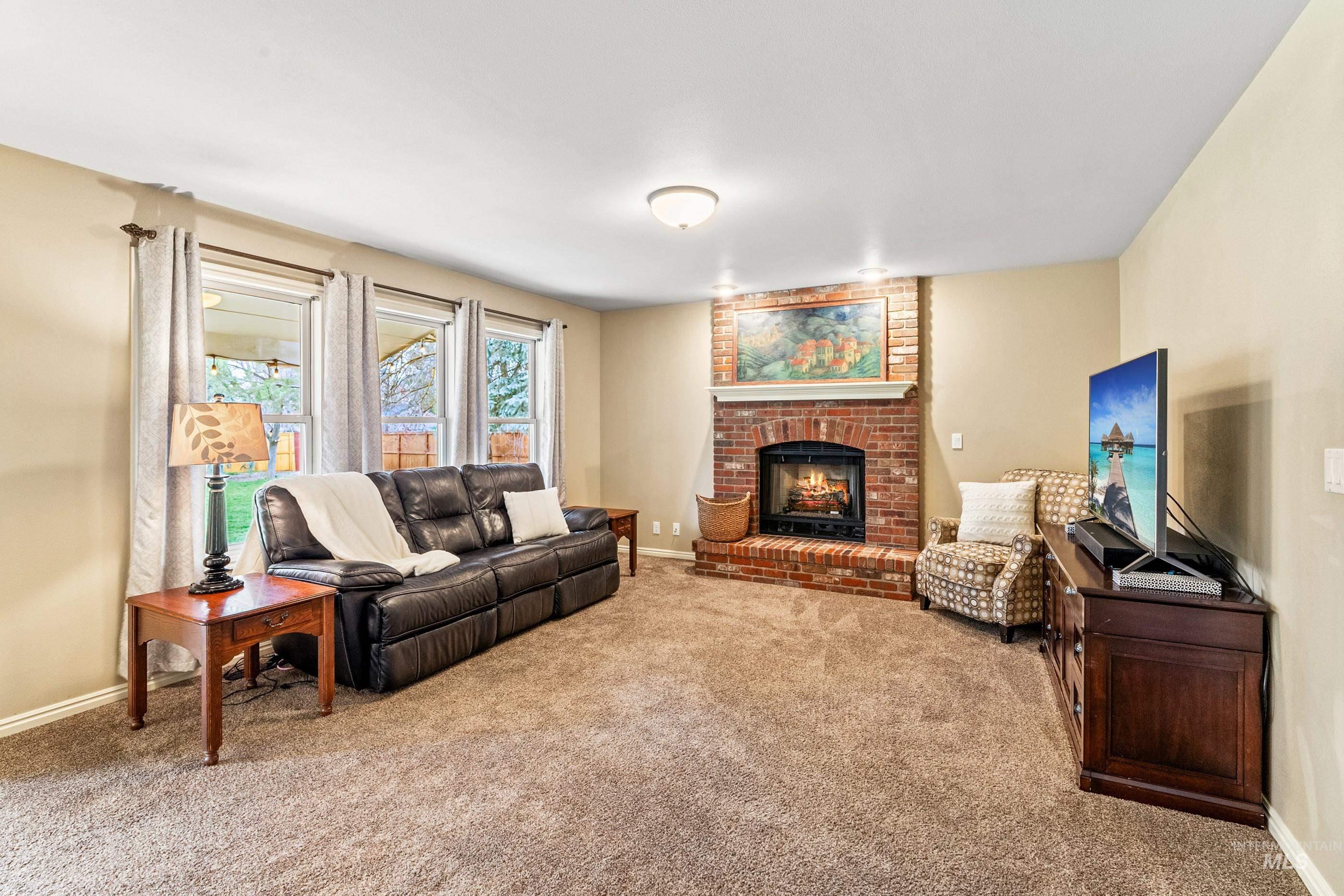 4993 N Rivervista Way