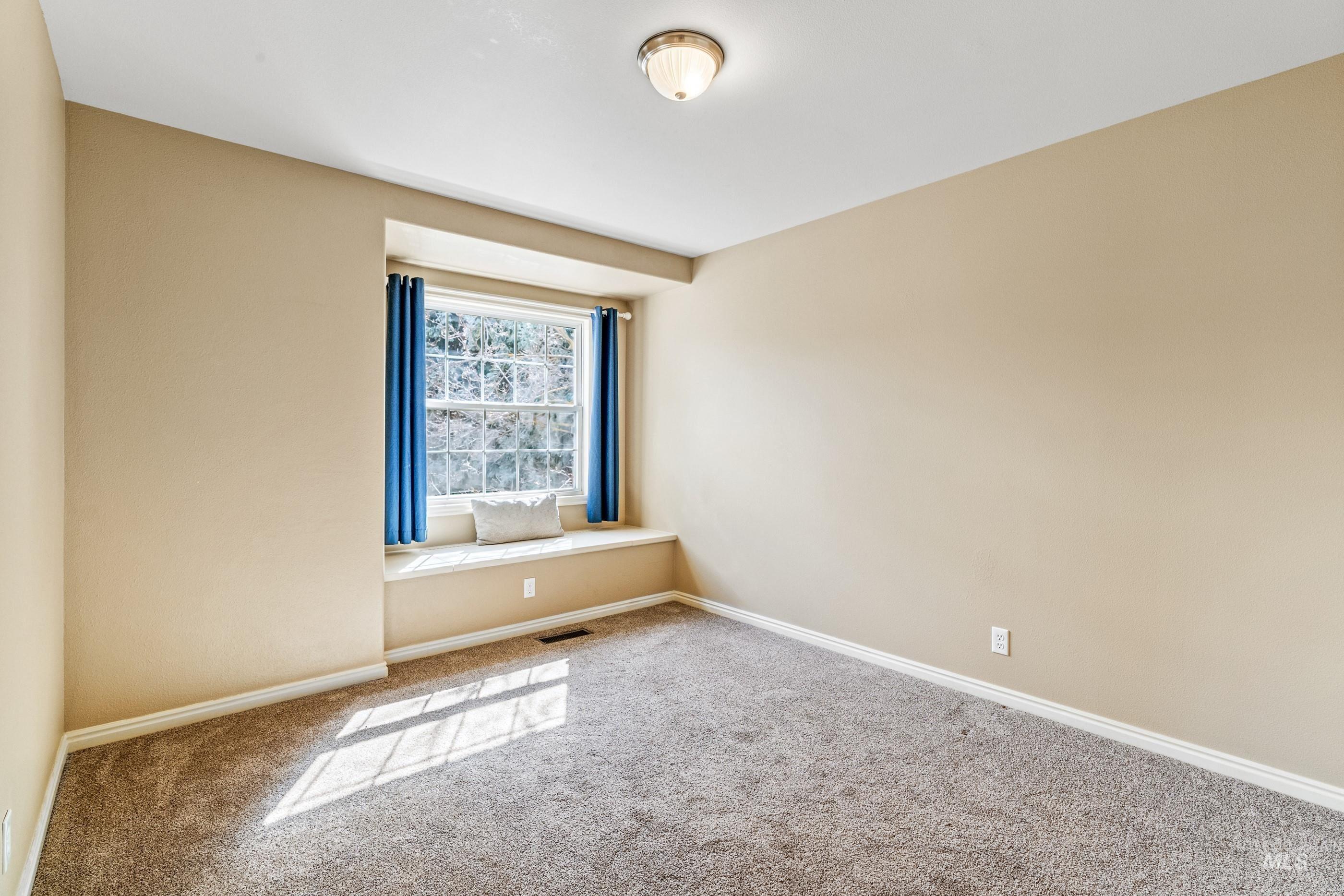 4993 N Rivervista Way