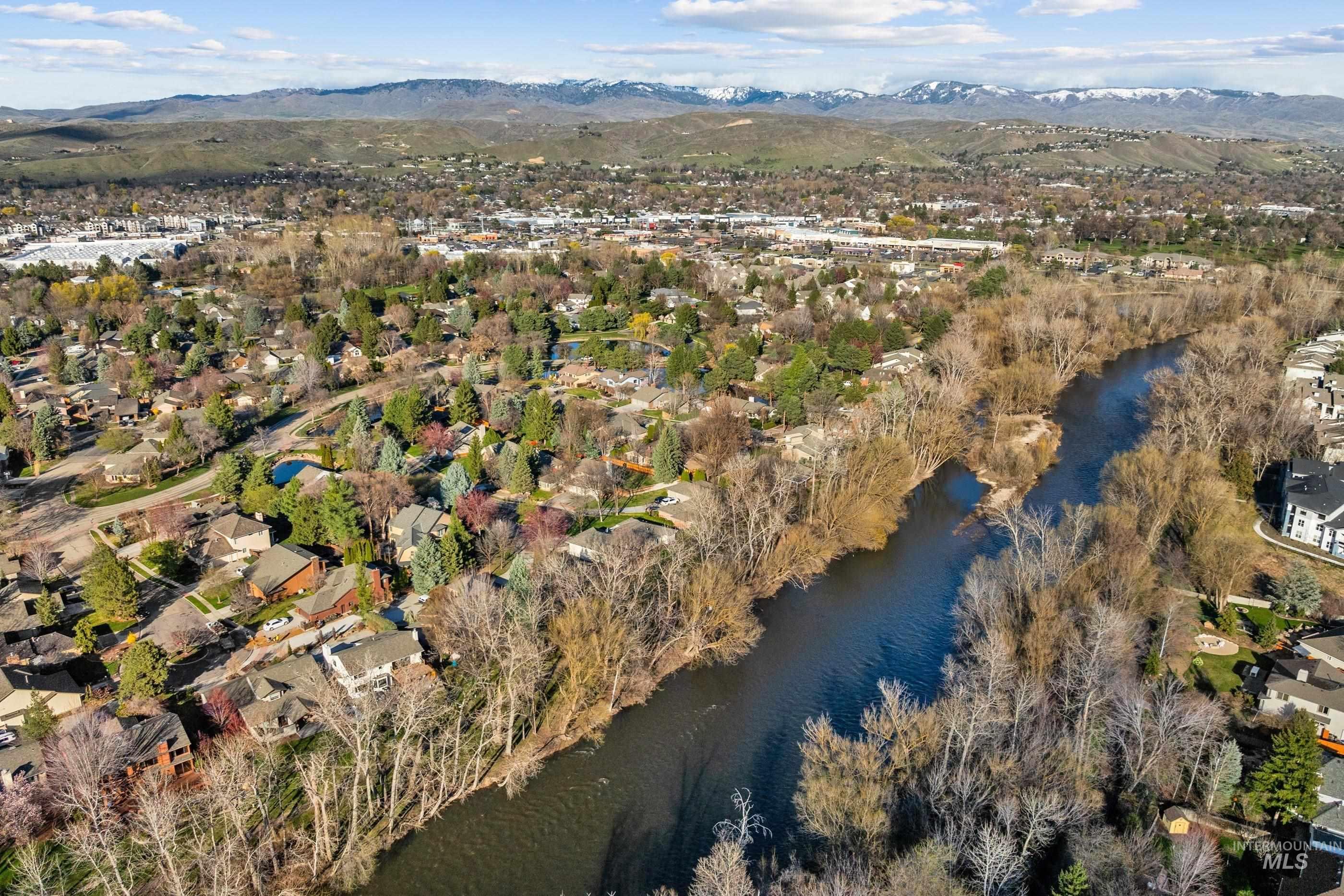 4993 N Rivervista Way