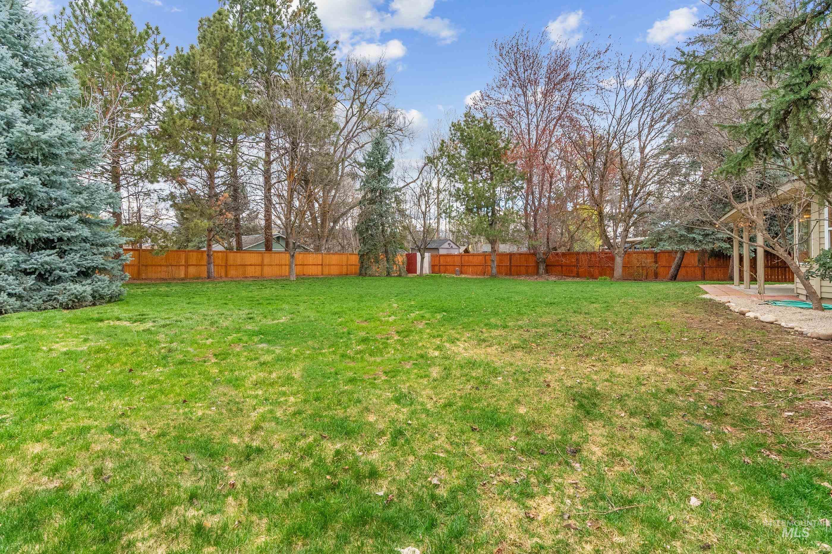 4993 N Rivervista Way