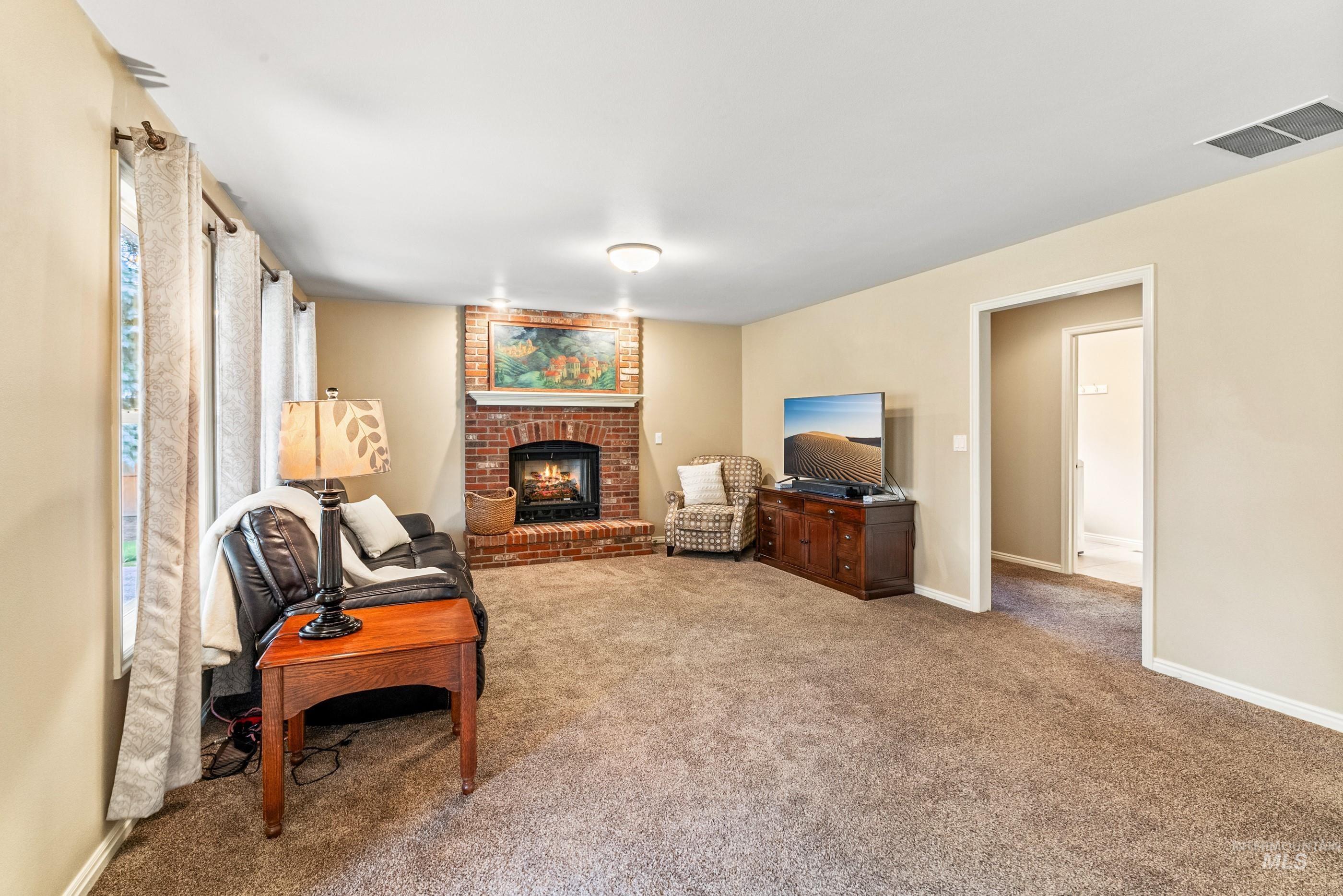 4993 N Rivervista Way