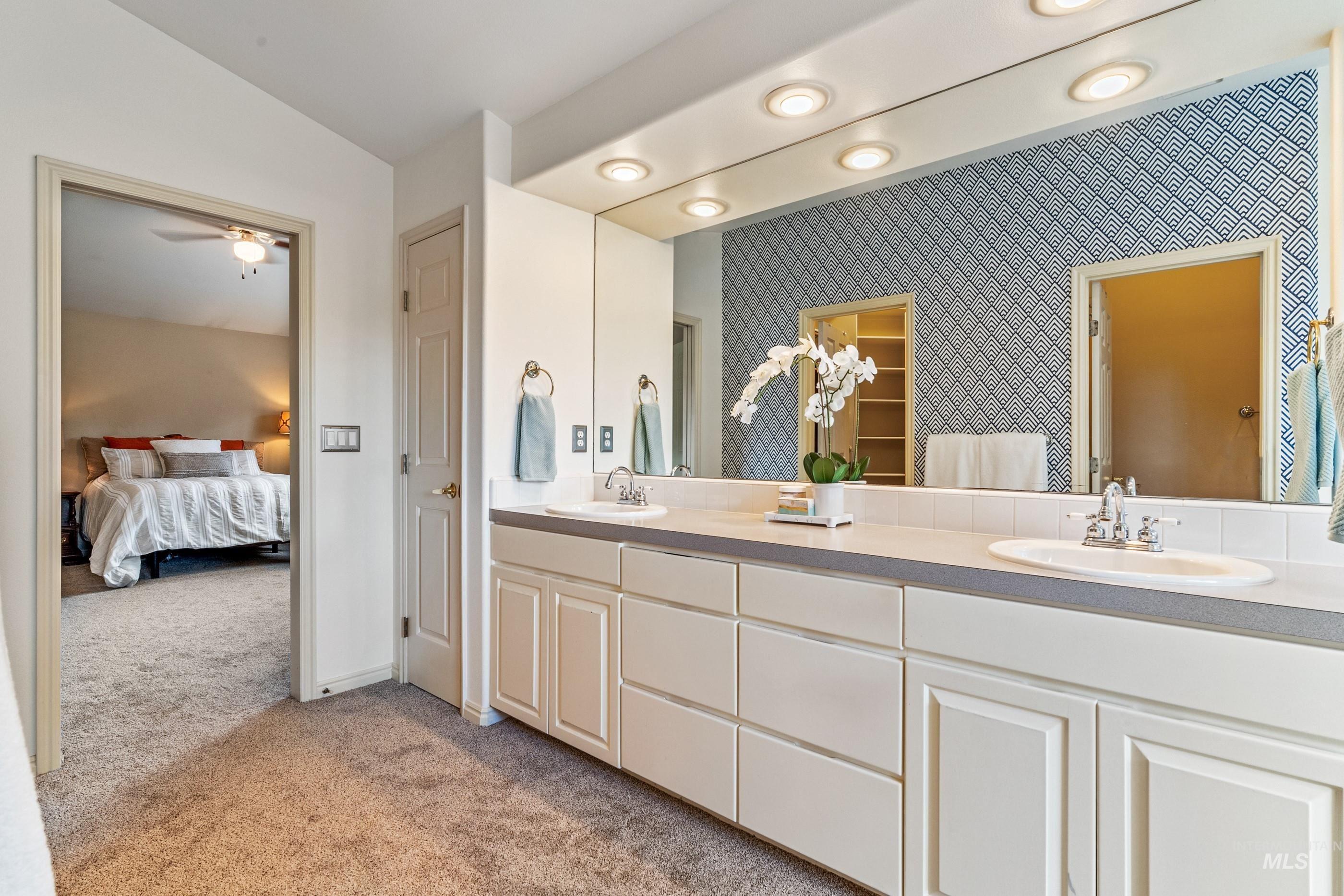 4993 N Rivervista Way