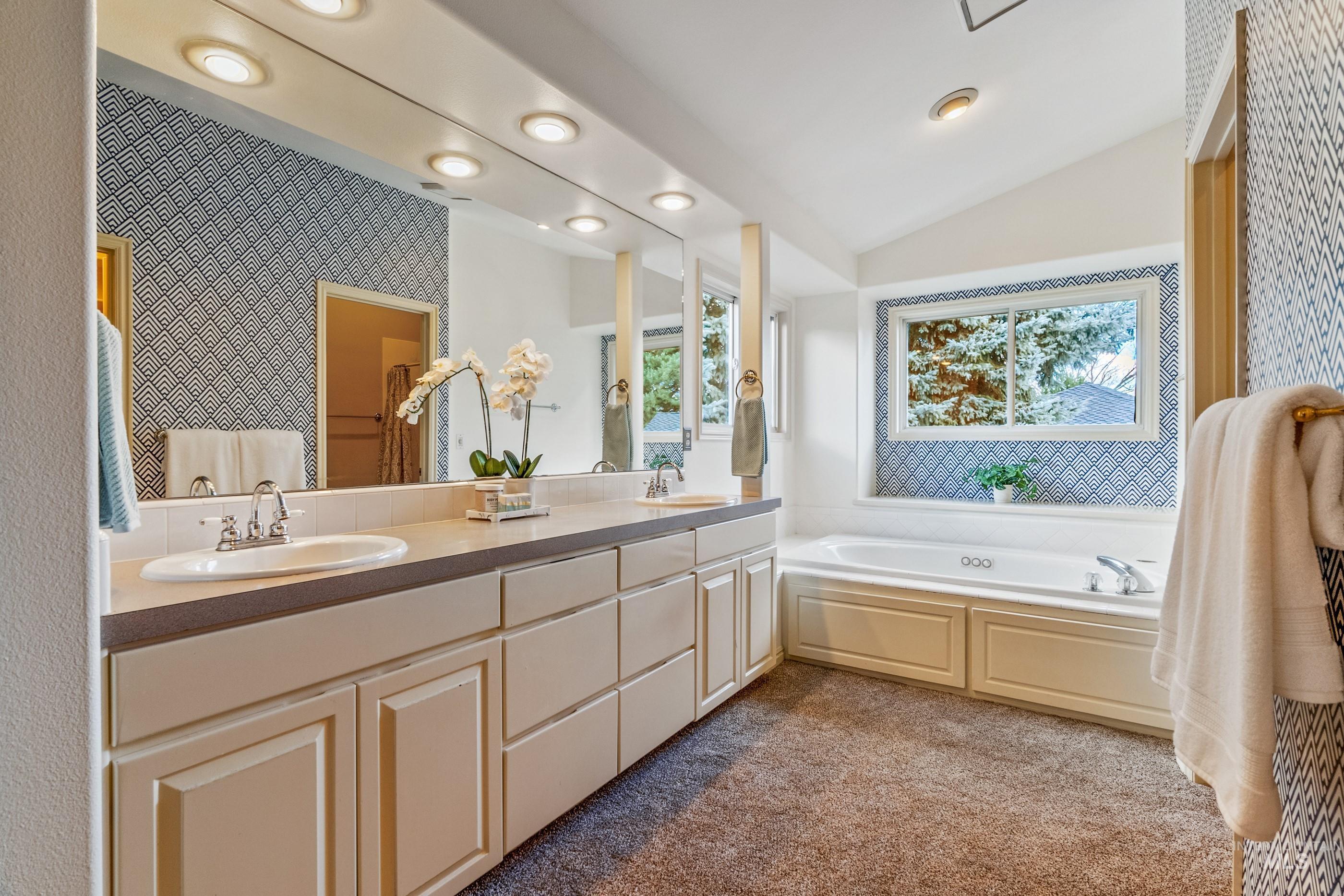 4993 N Rivervista Way