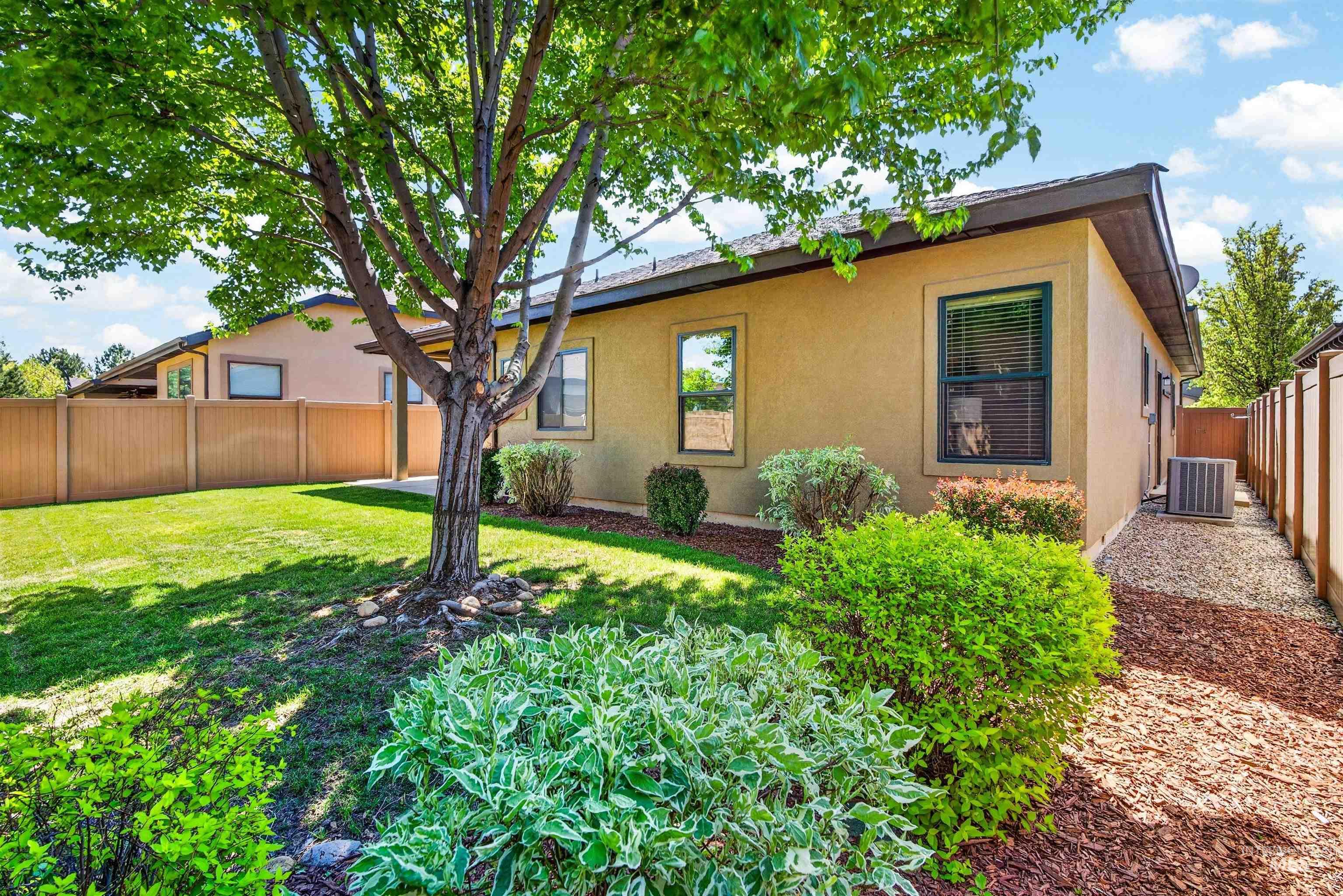 122 E Cholla Hills