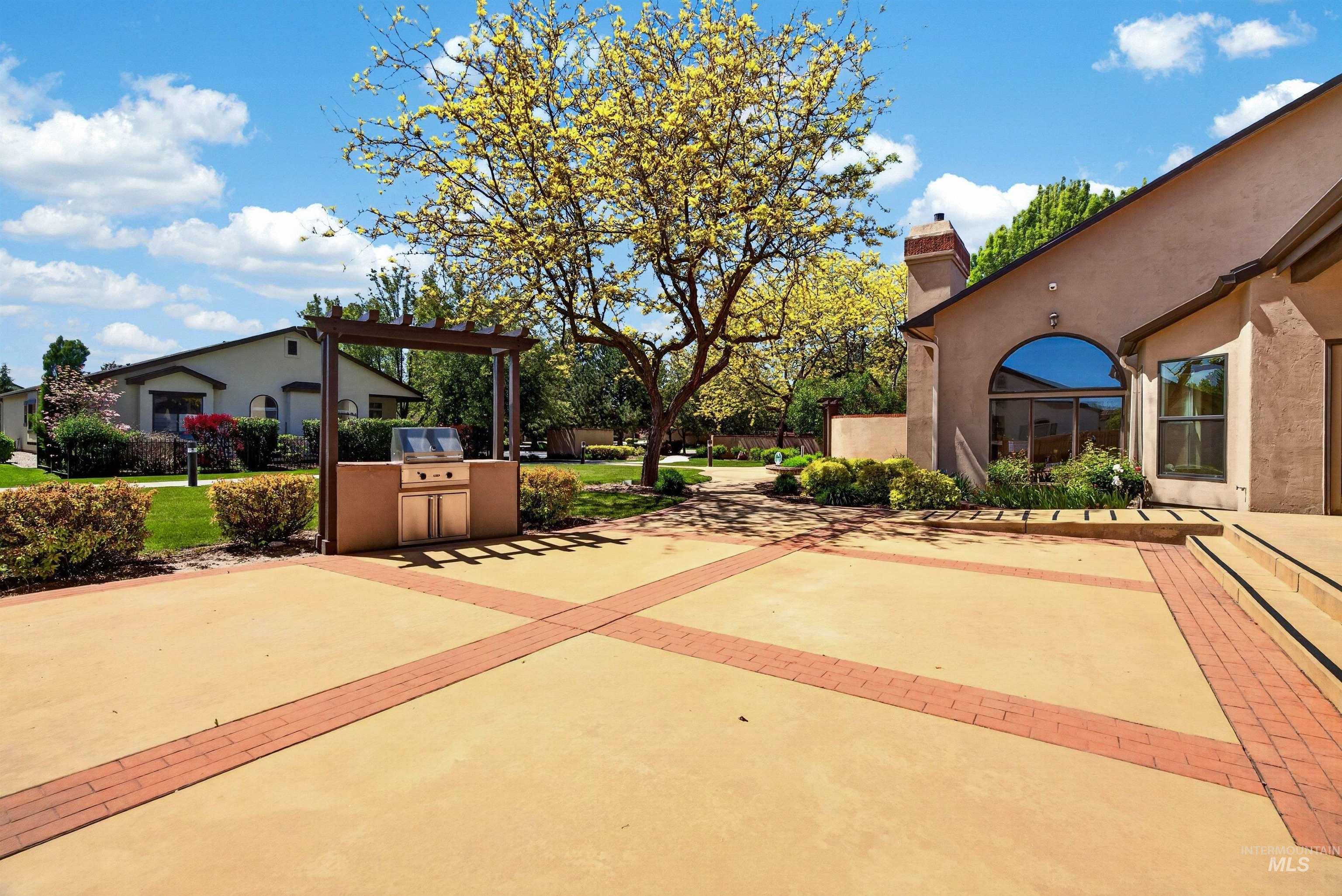 122 E Cholla Hills