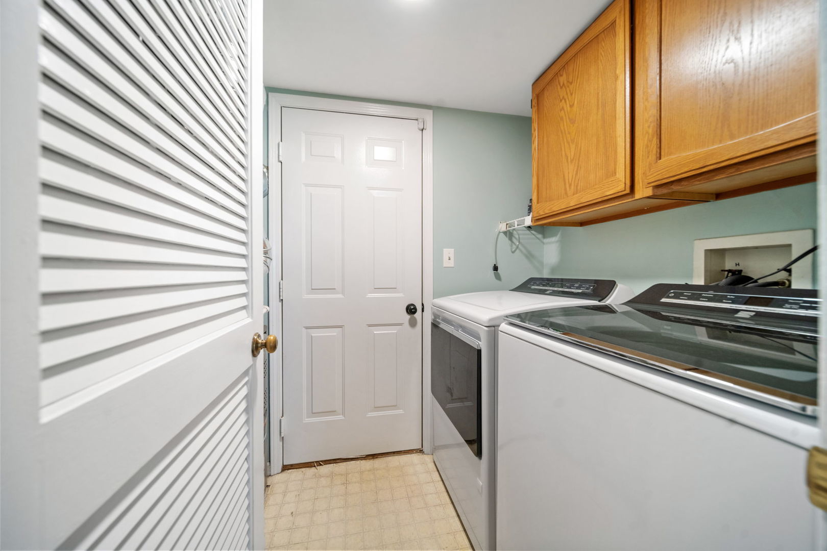 494 W Clare Court Unit: D