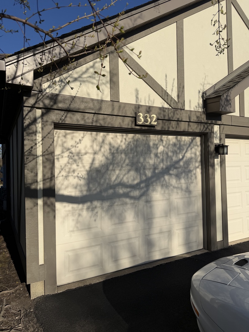 332 Essex Court Unit: 4