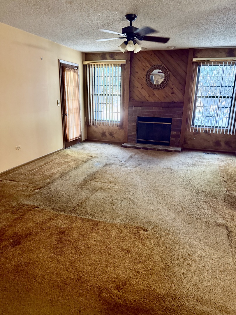 332 Essex Court Unit: 4