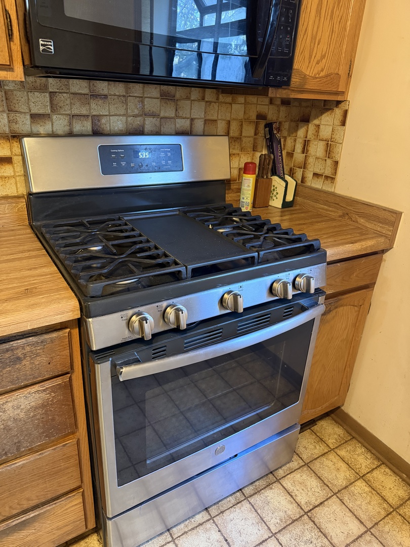 332 Essex Court Unit: 4