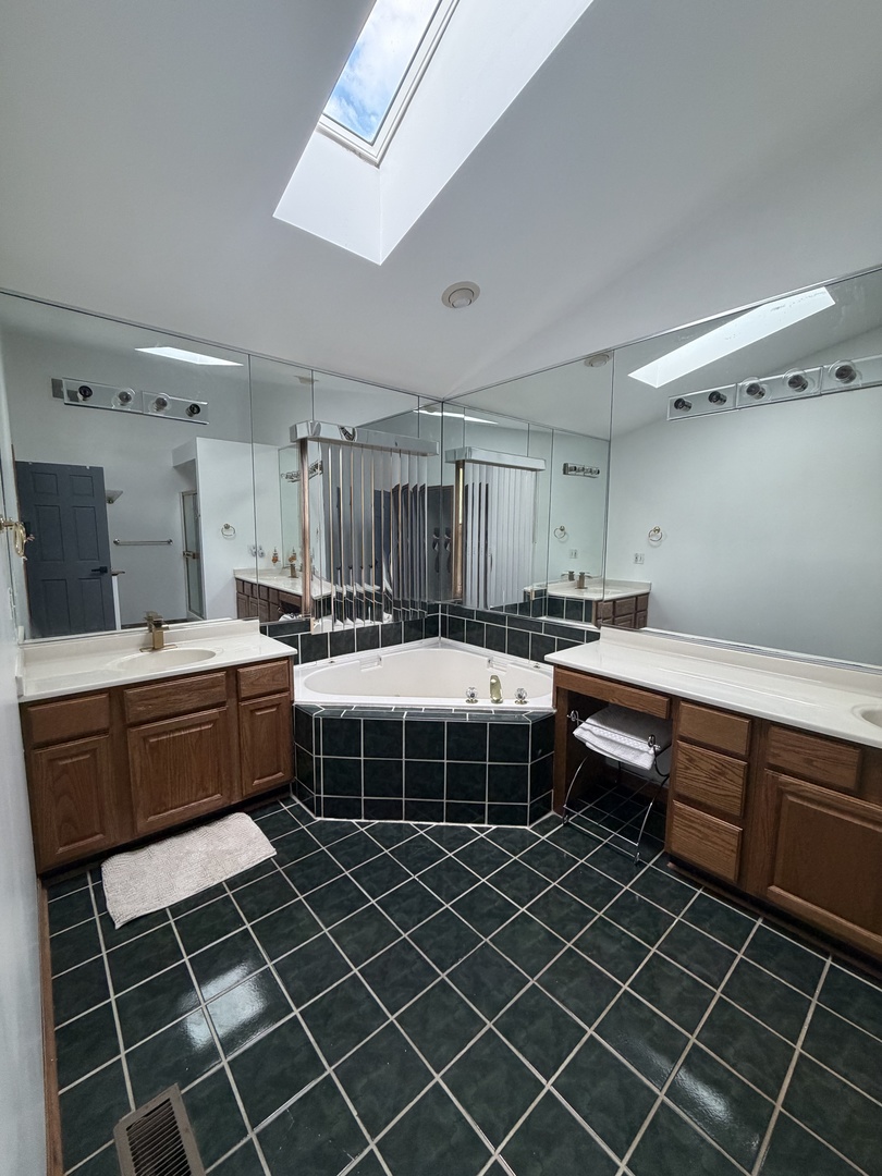 414 Spring Court W