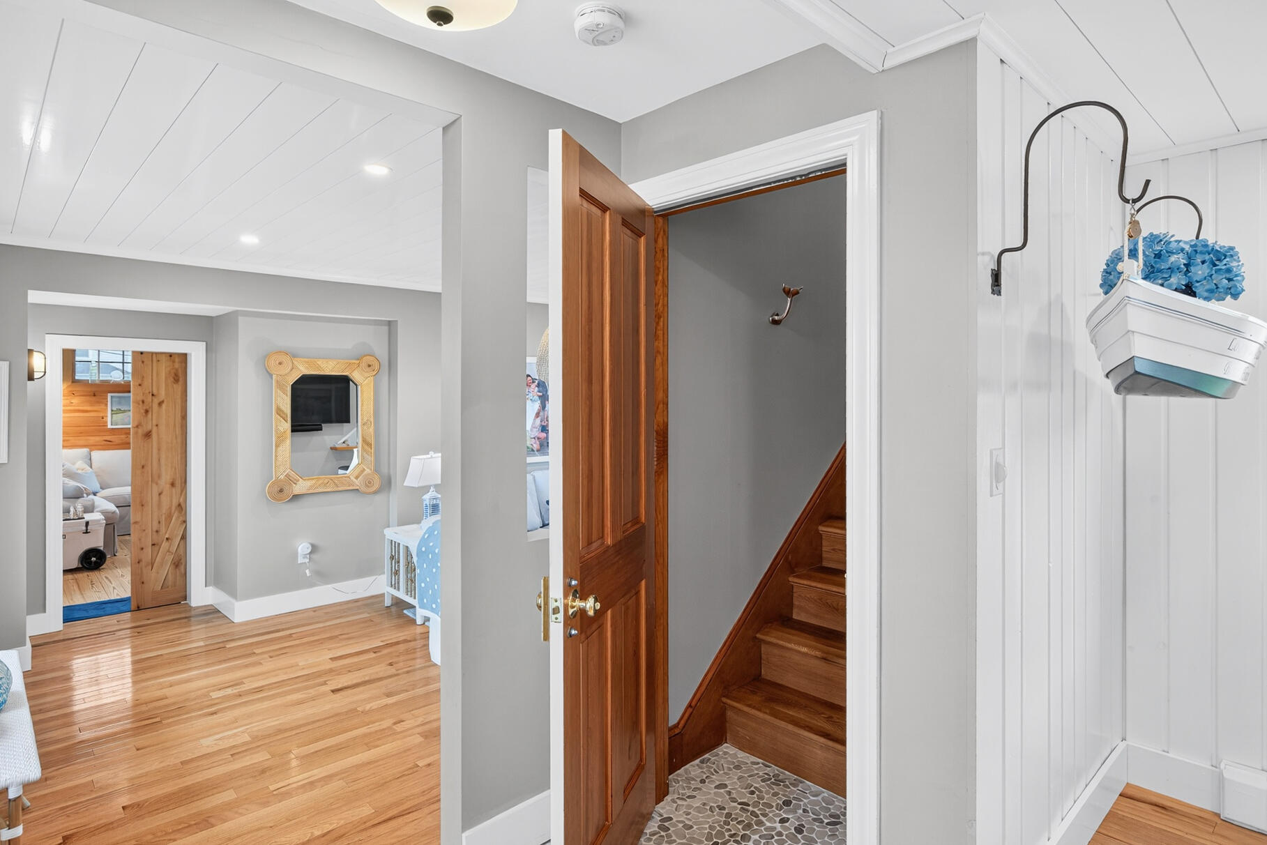 253 Scranton Avenue