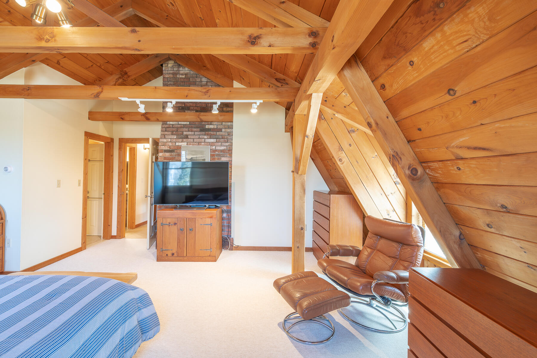 537 W Falmouth Highway