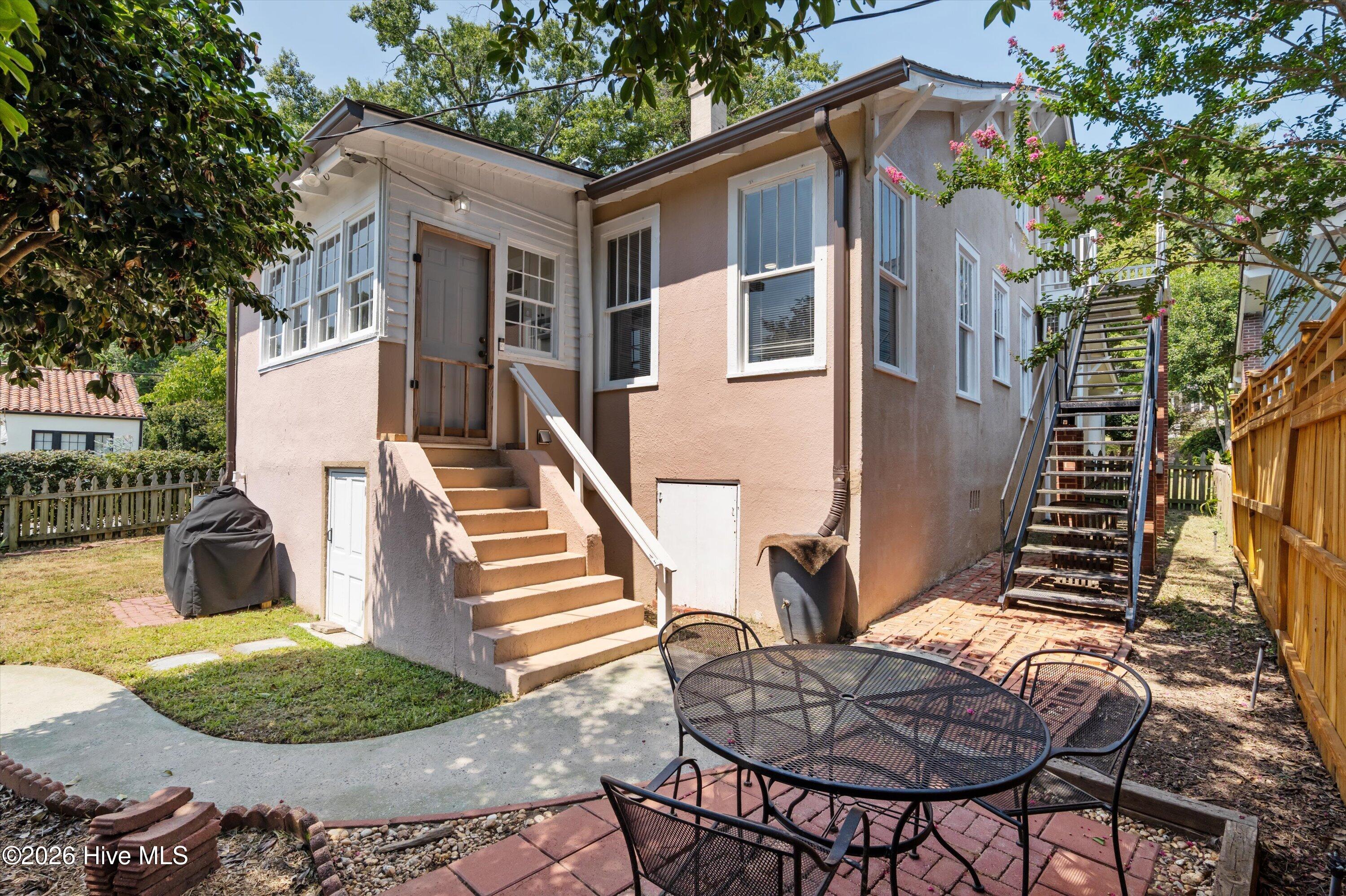 978 Heard Avenue