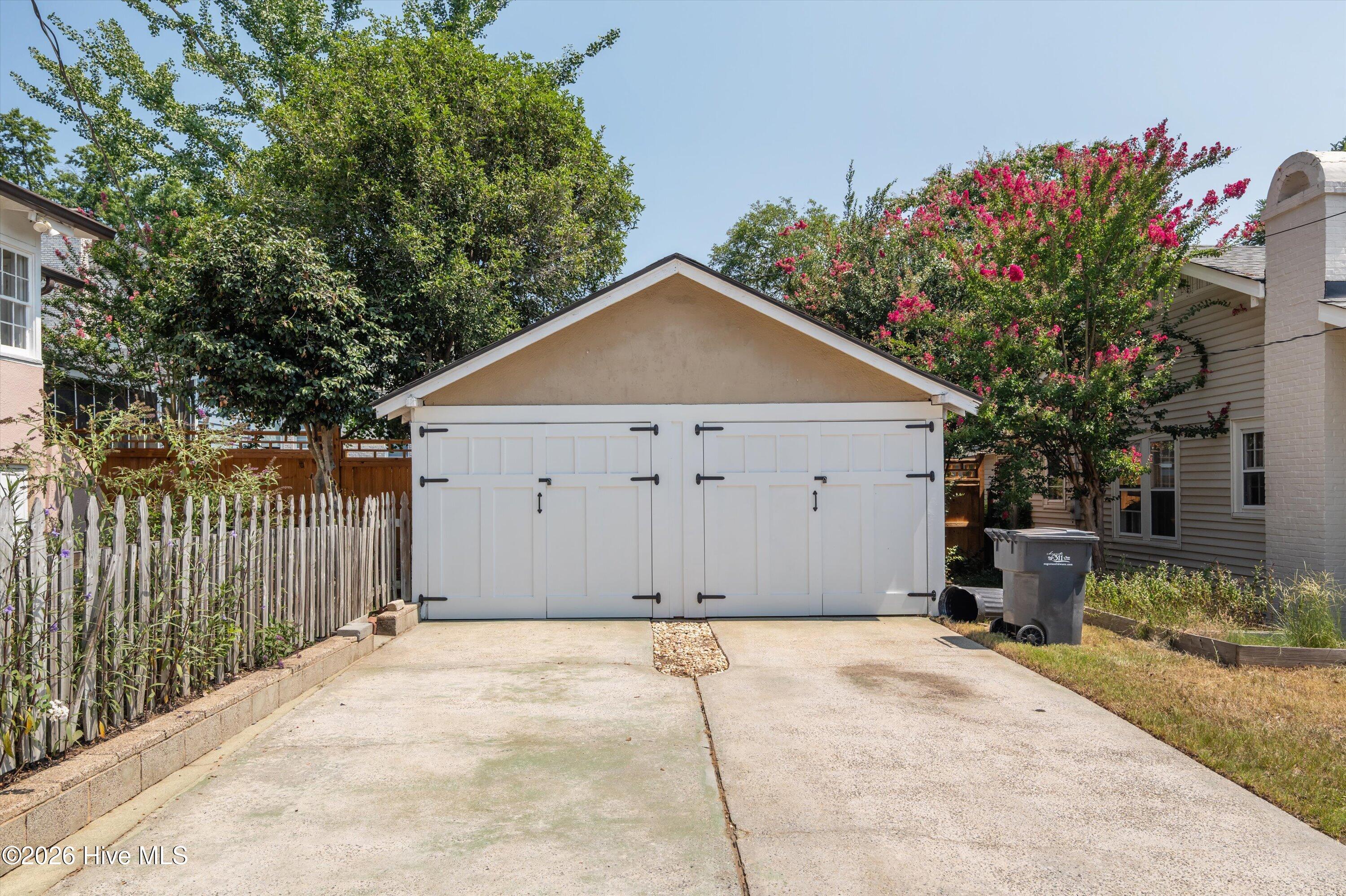 978 Heard Avenue
